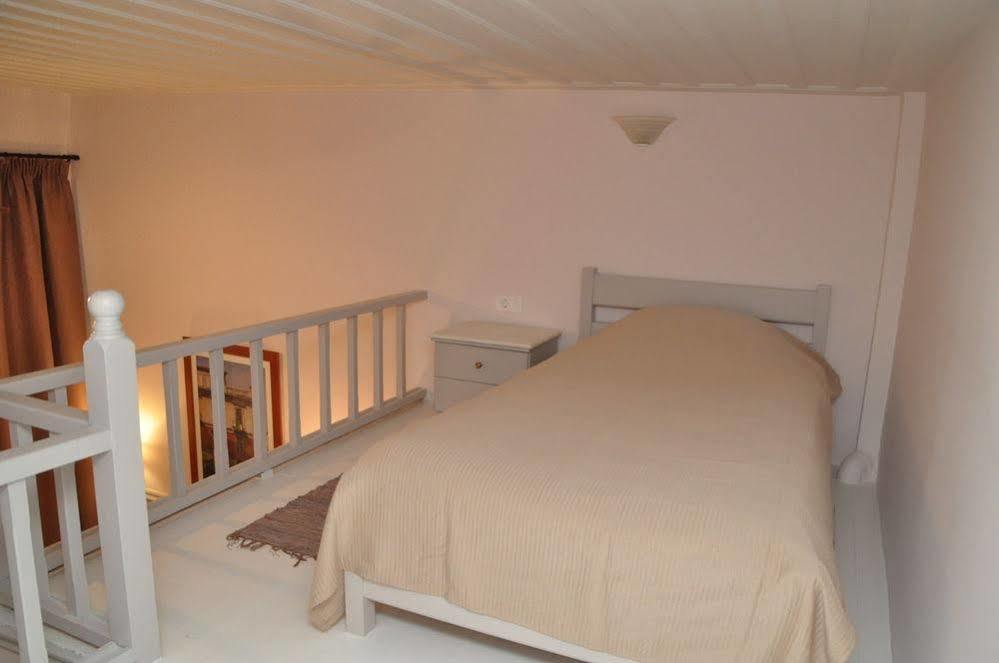 Guest house Omorfi Poli 3*
