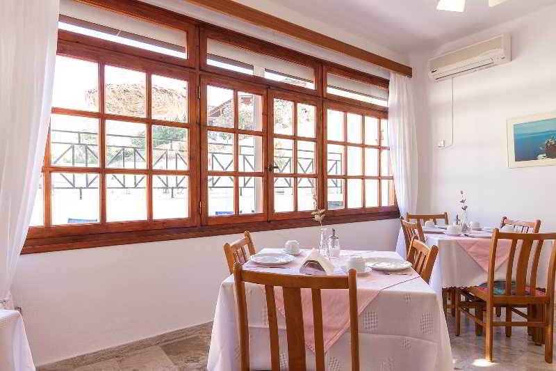 Marybill 4* Perissa (Santorini)