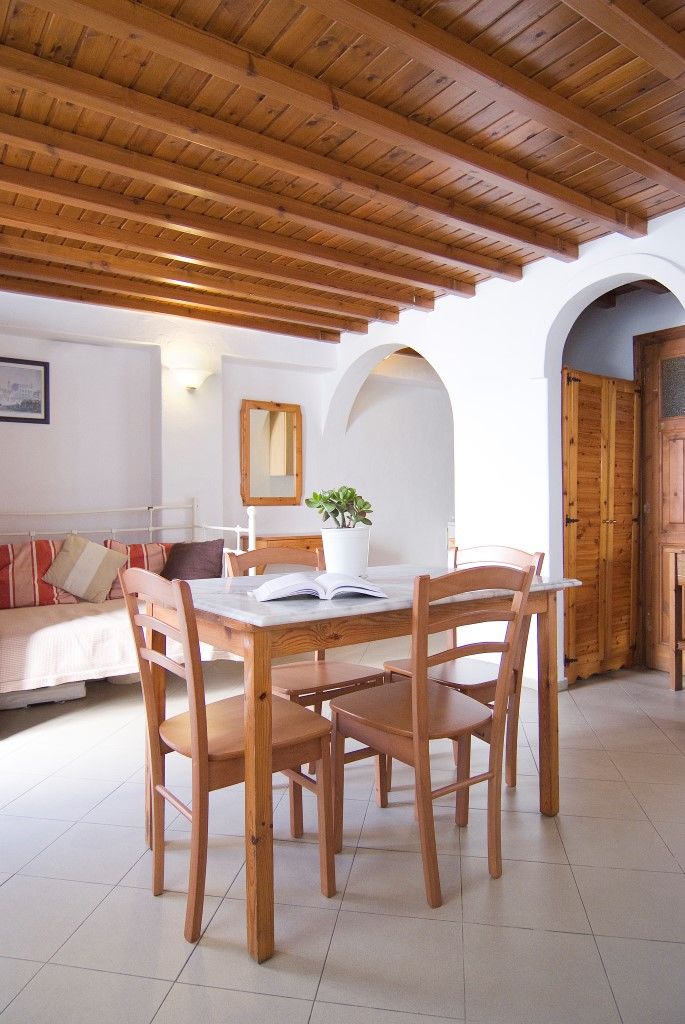Madres * Mykonos Town