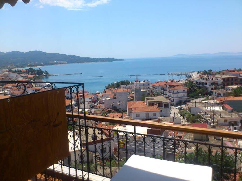 House Mistral * Neos Marmaras