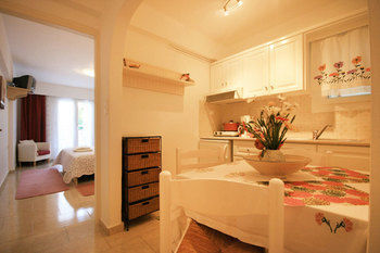 Leonardos Apartment *