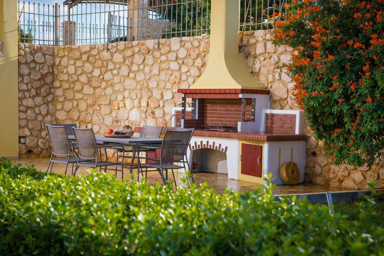 Villa Azzuro With Private Pool By Estia *