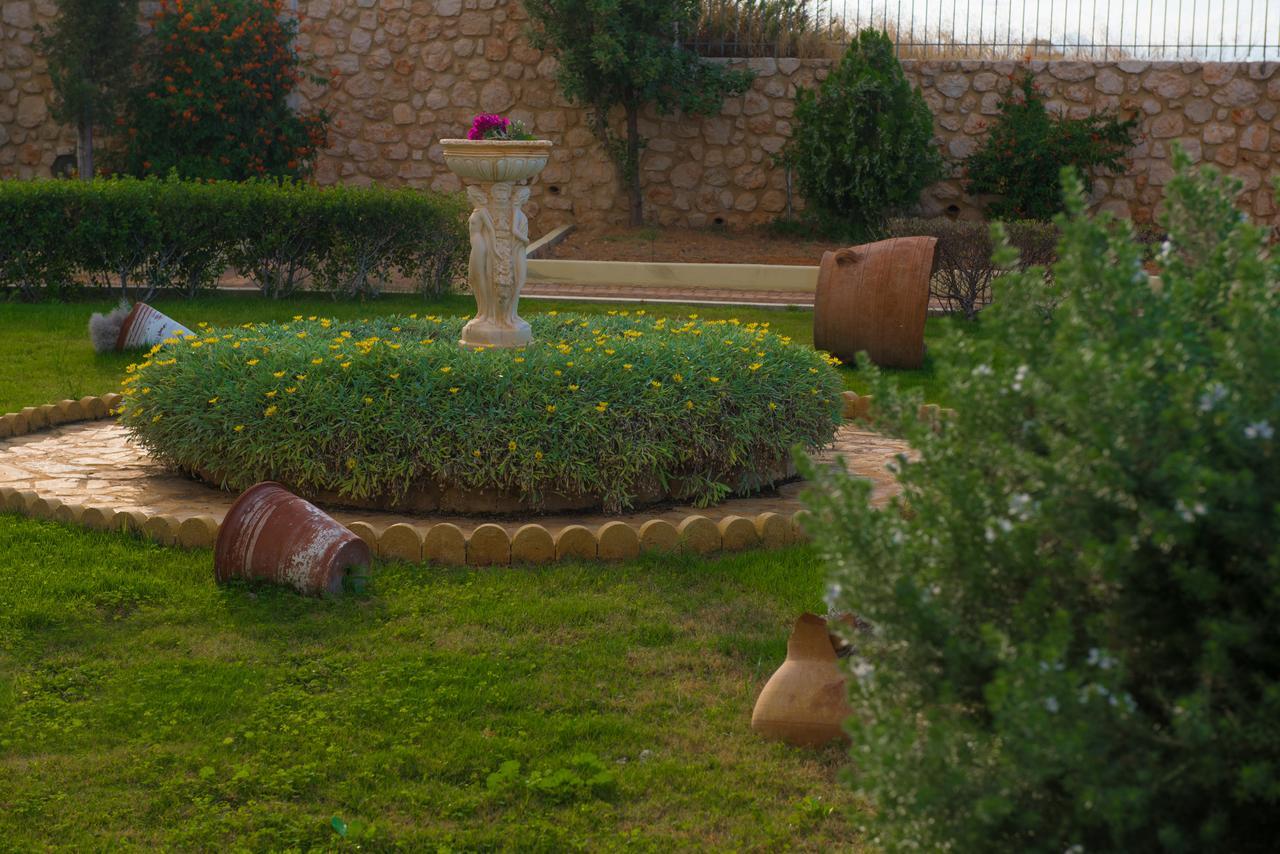 Azzuro With Private Pool By Estia Villa