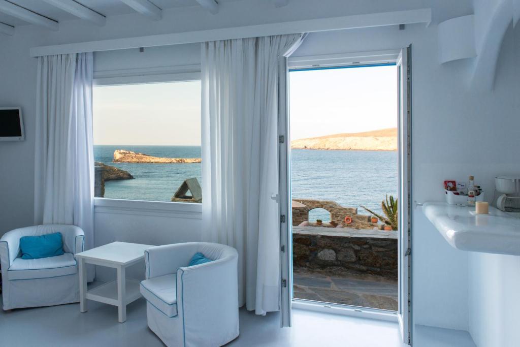 Mykonos Thea * Agios Sostis (Mykonos)