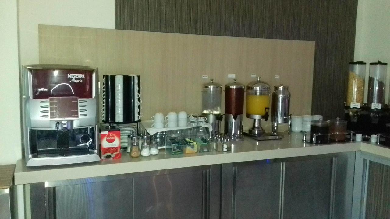 Zoes & Hotel