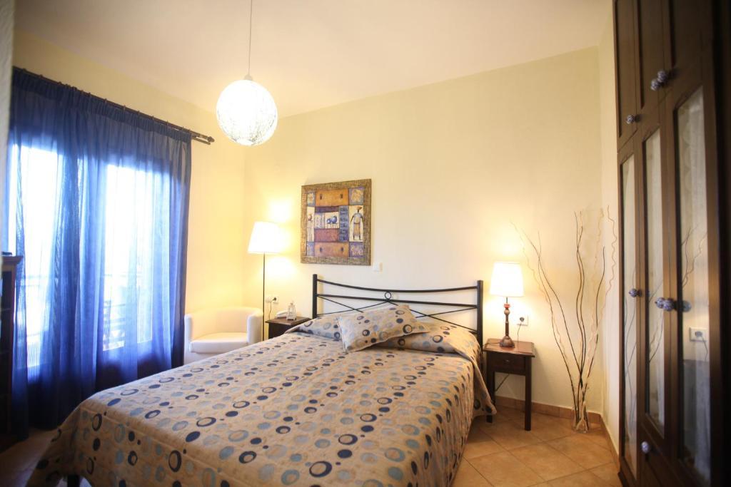 Anna Karra & Apartment