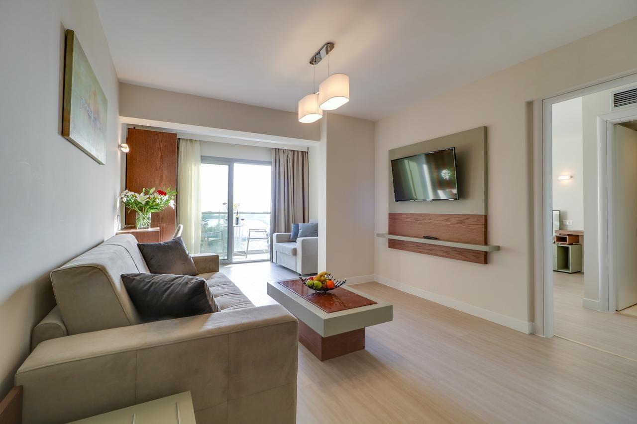 Hotel Palace Glyfada 4*
