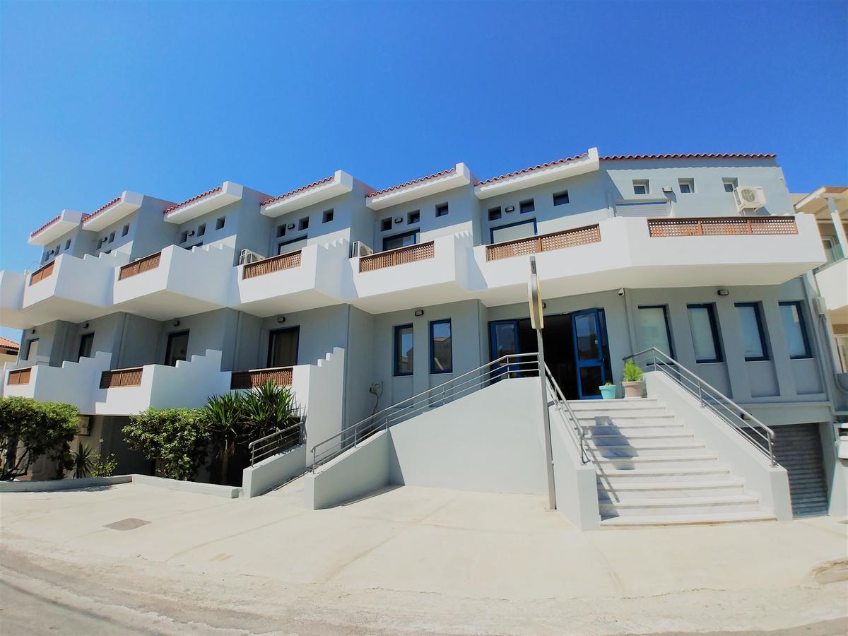 Aparthotel Yacinthos