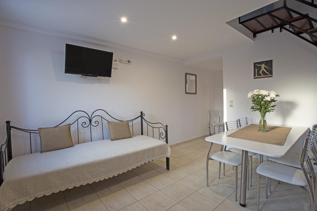 Aparthotel Birds - Including Car 3*