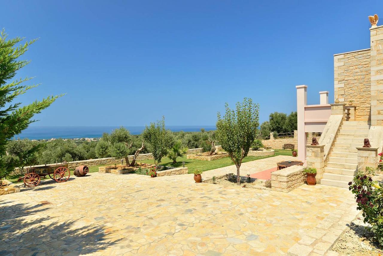 Grecian Chania * Delimanoliana