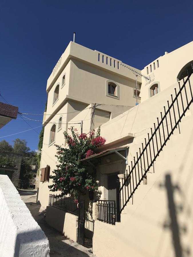 Nikos Guest house 2*