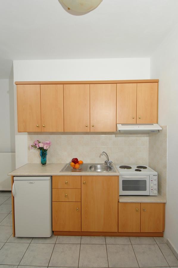 Alexis Studios And Apartment