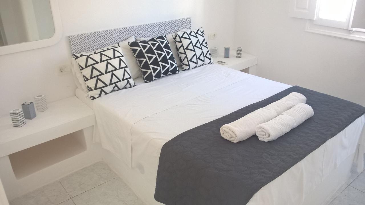Three Harites 3* Perissa (Santorini)
