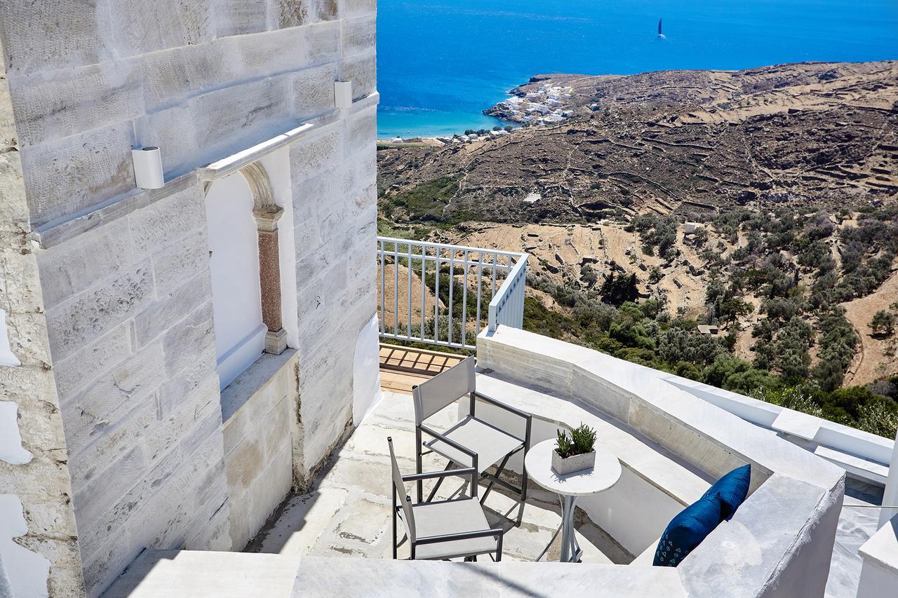 Living Theros Luxury Hotel 3*