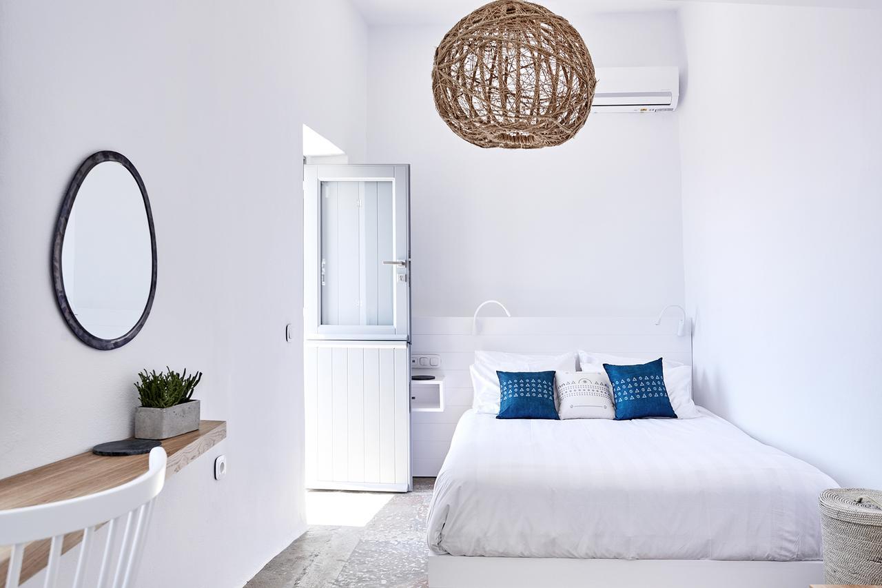 Living Theros Luxury Hotel