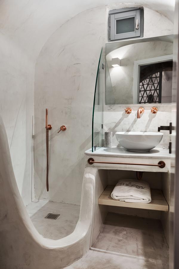 Living Theros Luxury Kardhiani
