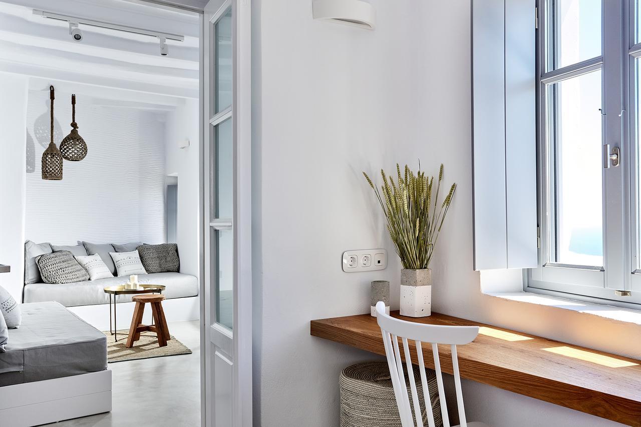 Living Theros Luxury Hotel 3*