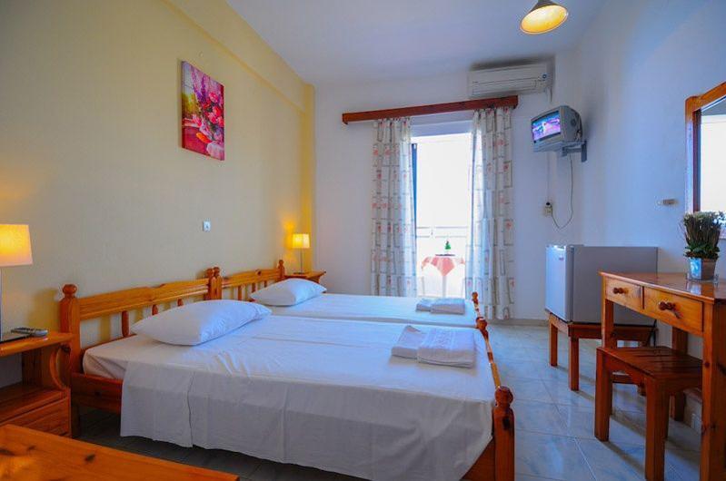 Hotel Prassino Nissi 2*