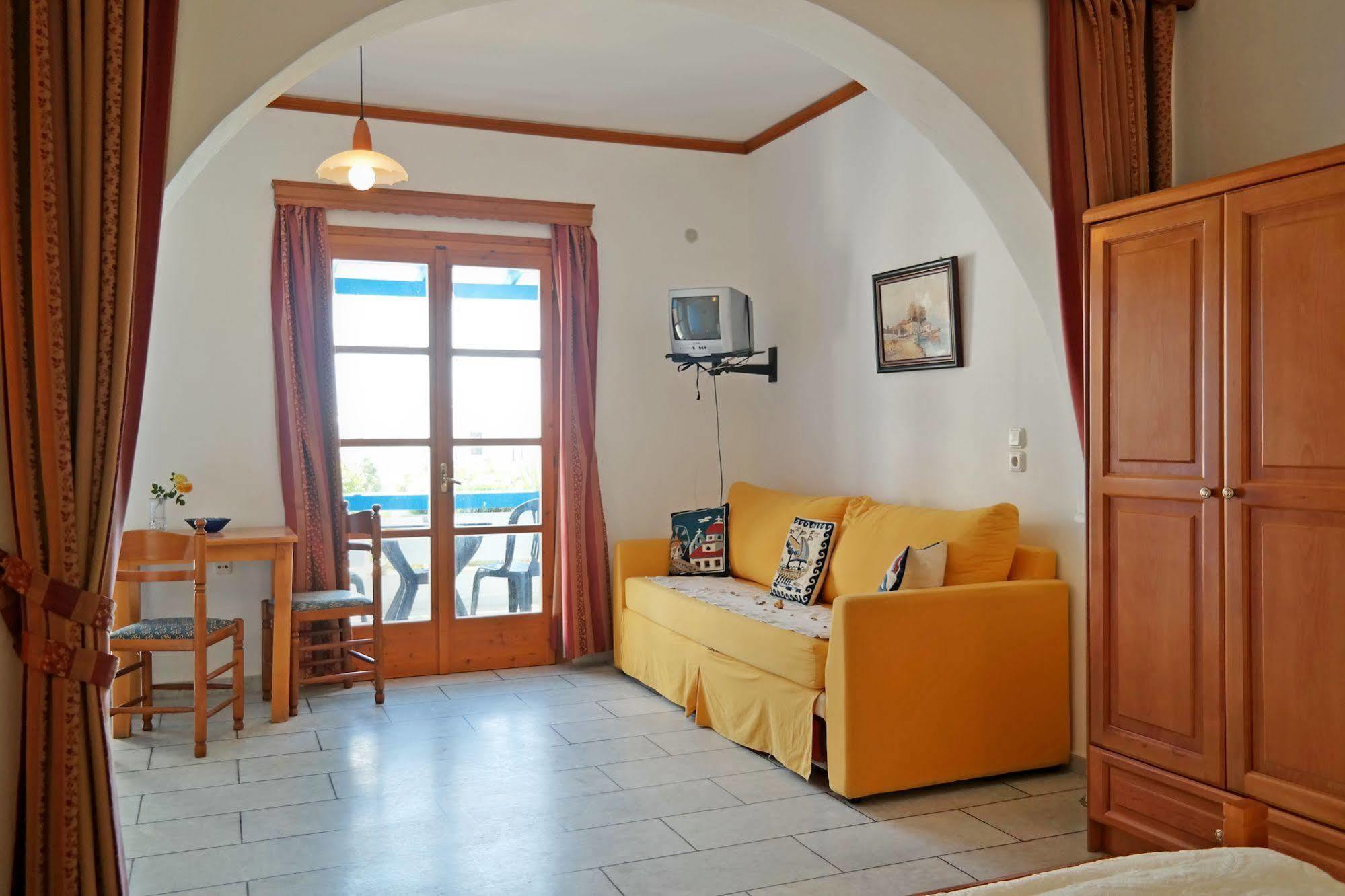 Karabatsis Guest house 2*
