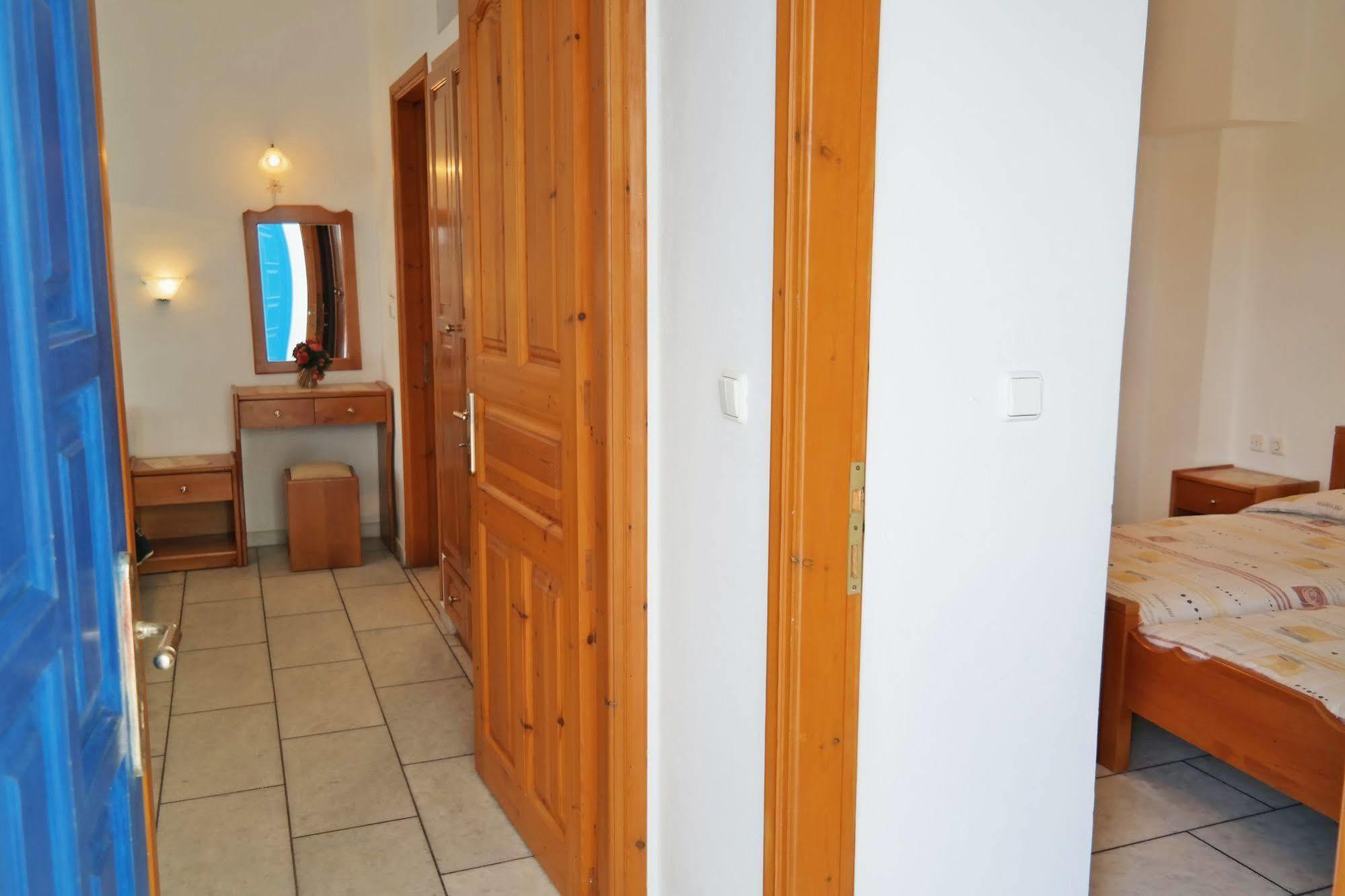 Karabatsis Guest house 2*