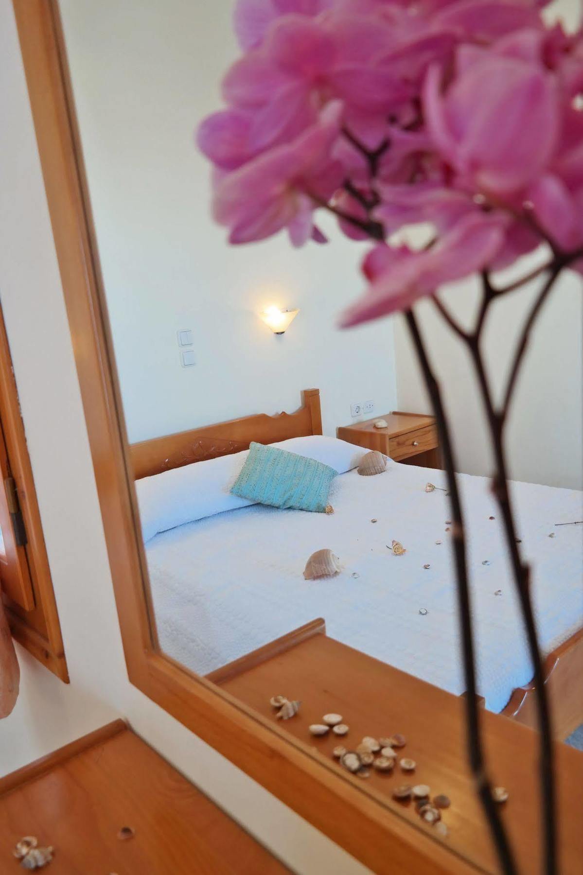 Karabatsis Guest house 2*