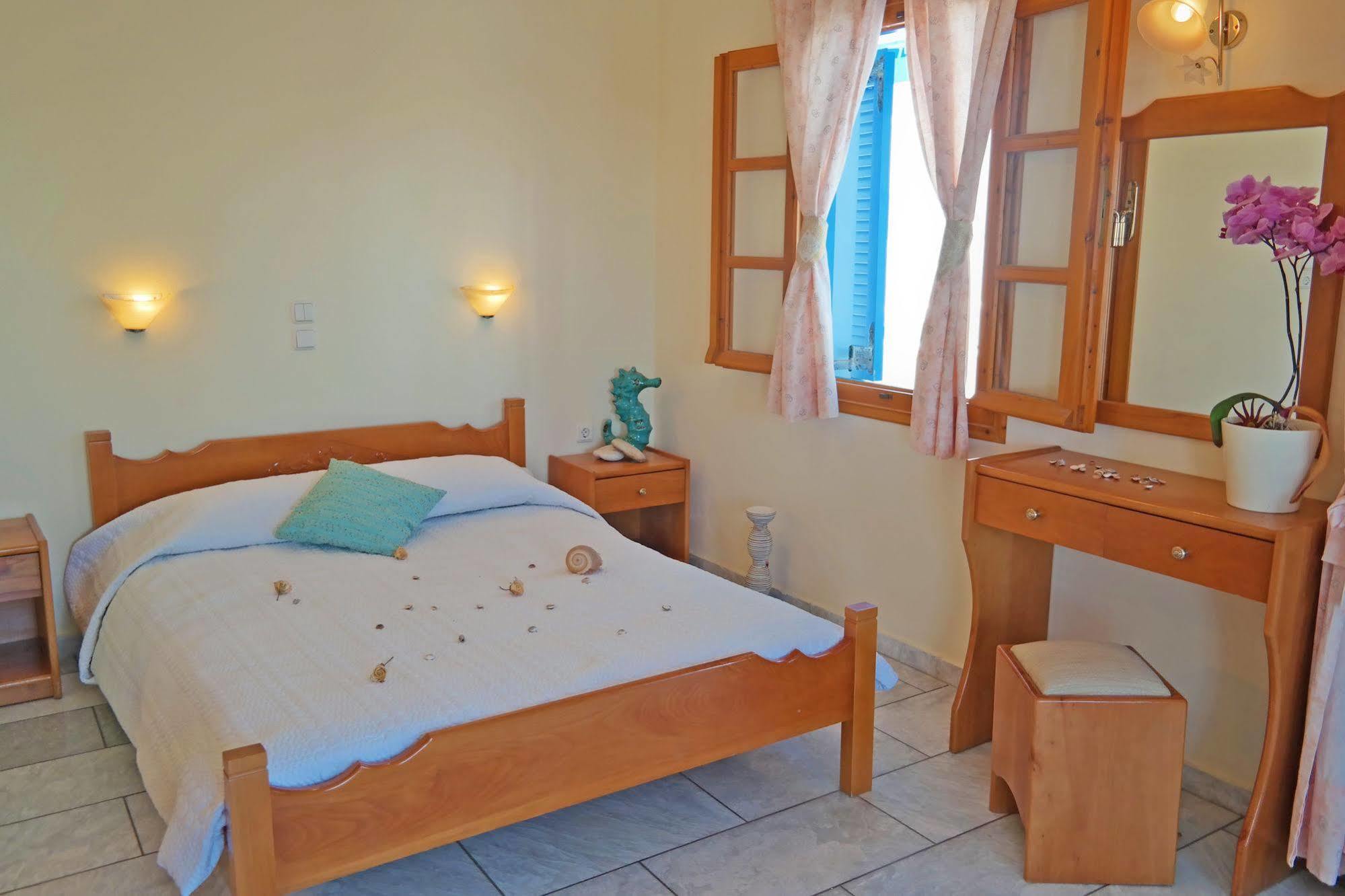 Karabatsis Guest house 2*