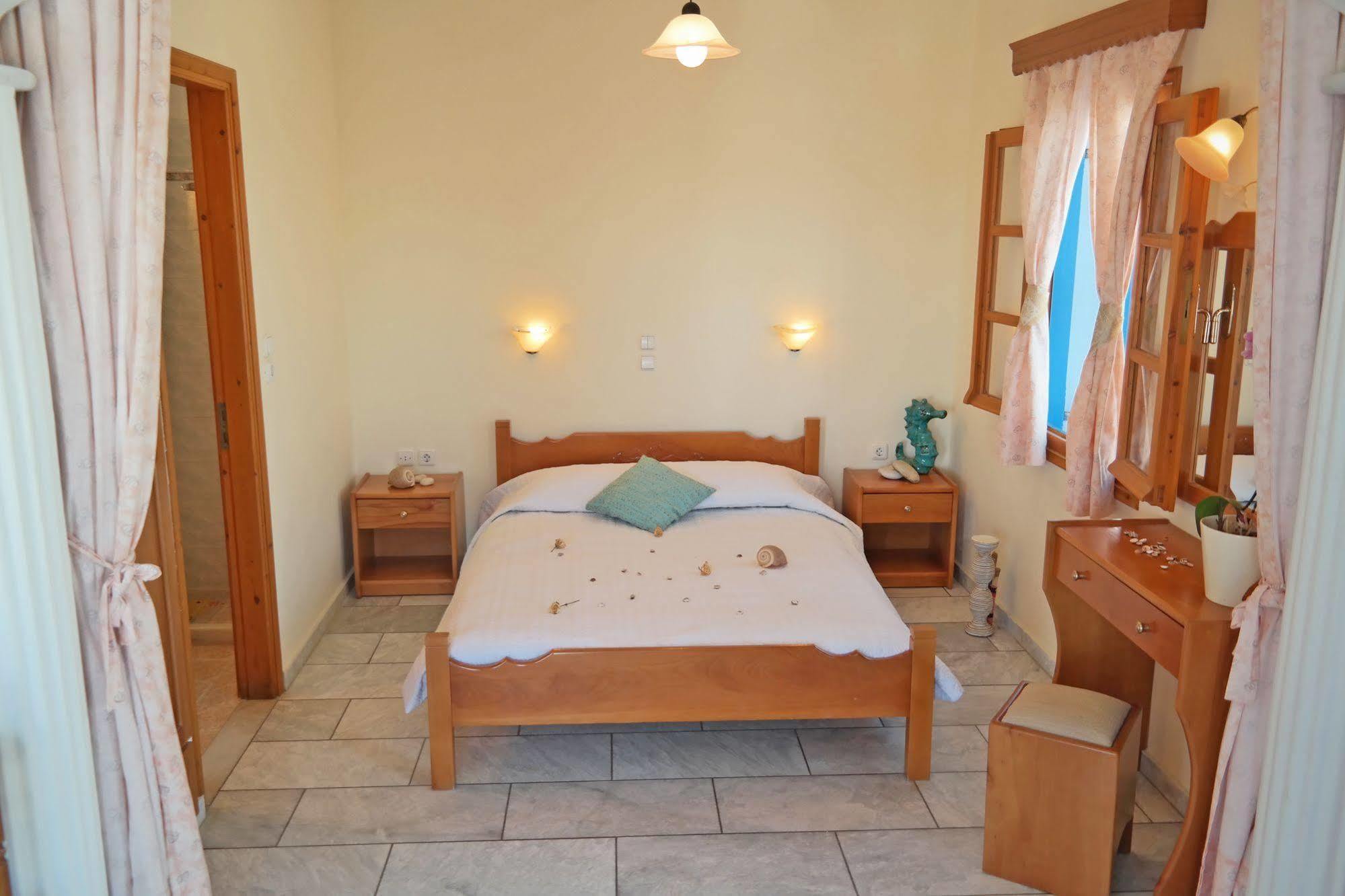 Karabatsis Guest house Naxos City