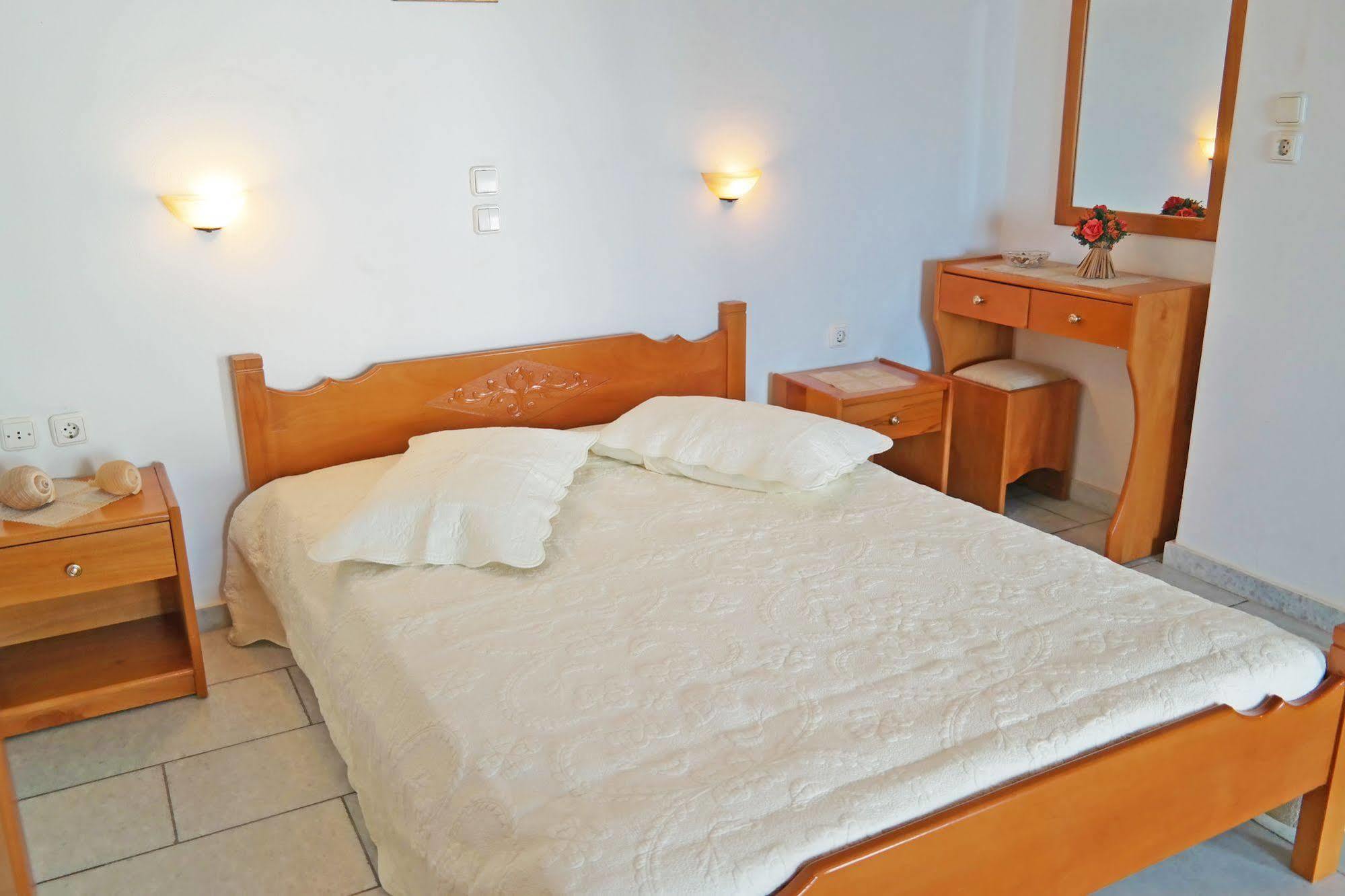 Karabatsis Guest house 2*