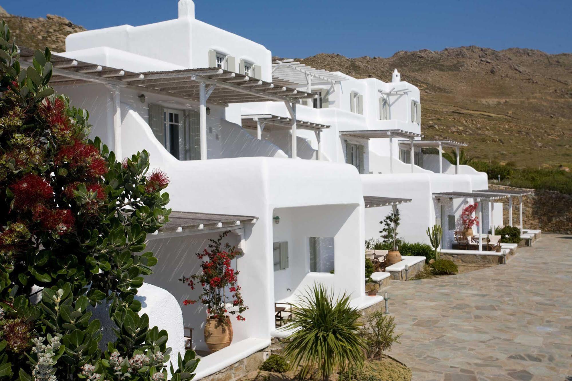 Yakinthos Aparthotel