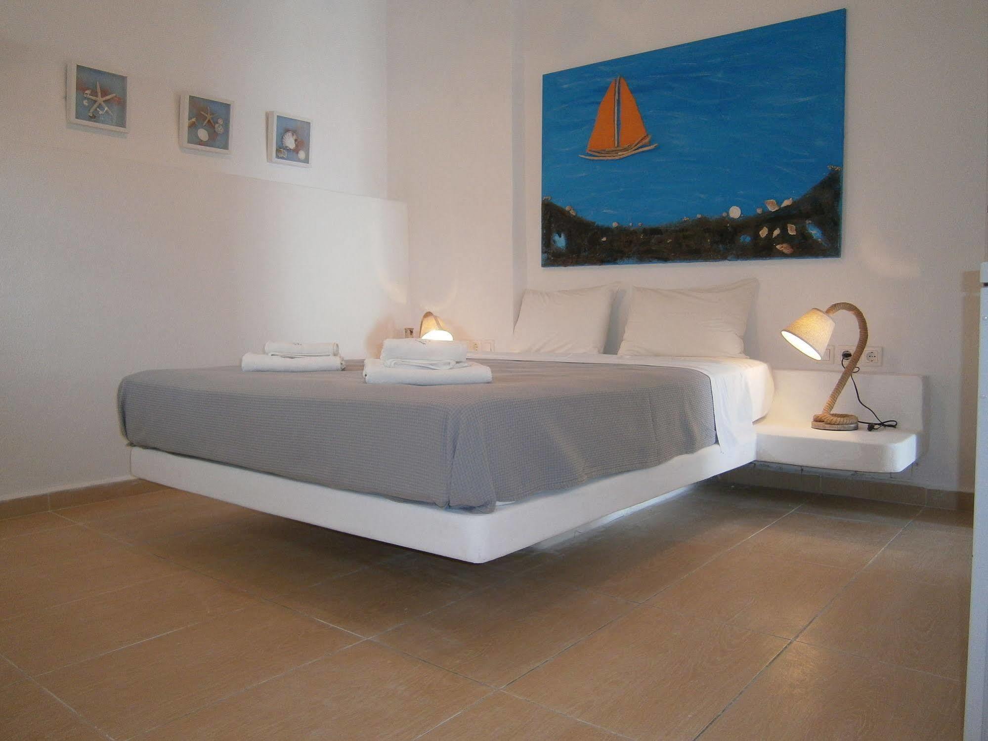 Callia Retreat Fira (Santorini)