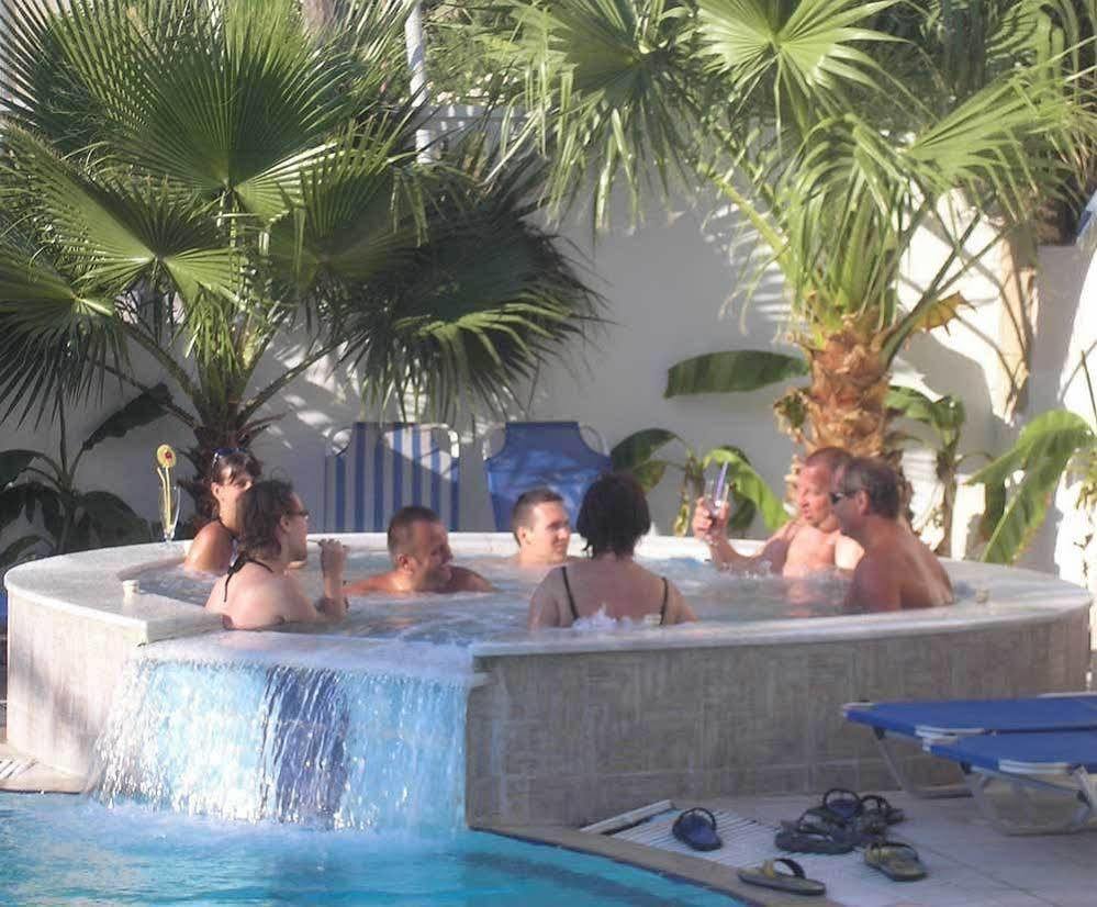 White Palace Aparthotel 2*