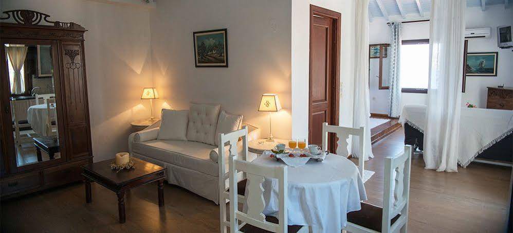 Clara Hotel Petra (Lesbos)