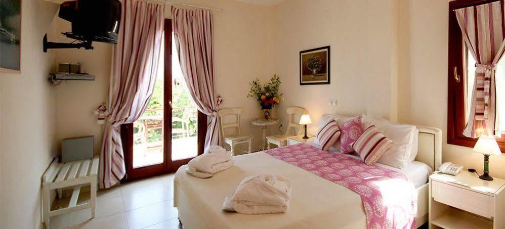 Hotel Clara Petra (Lesbos)