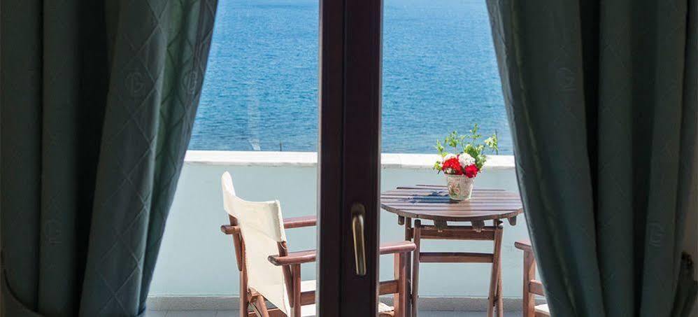 Clara 3* Petra (Lesbos)