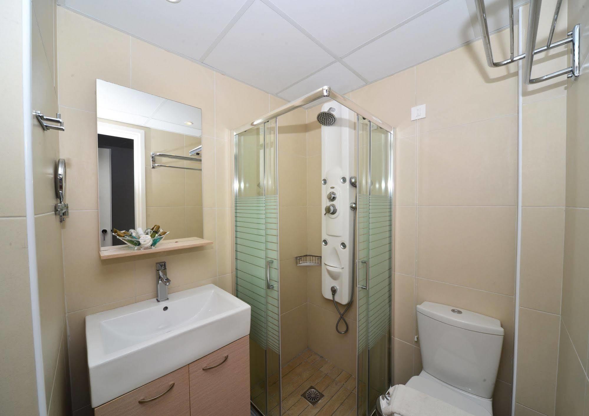Apartment Bay *