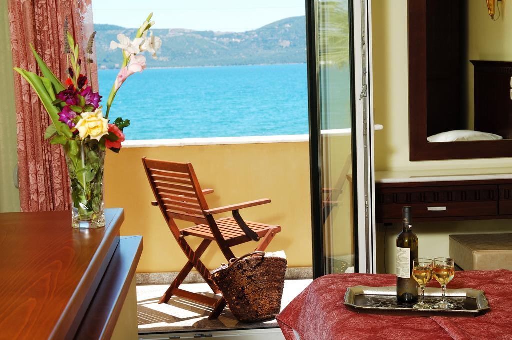 Ariadnes Holiday Ii