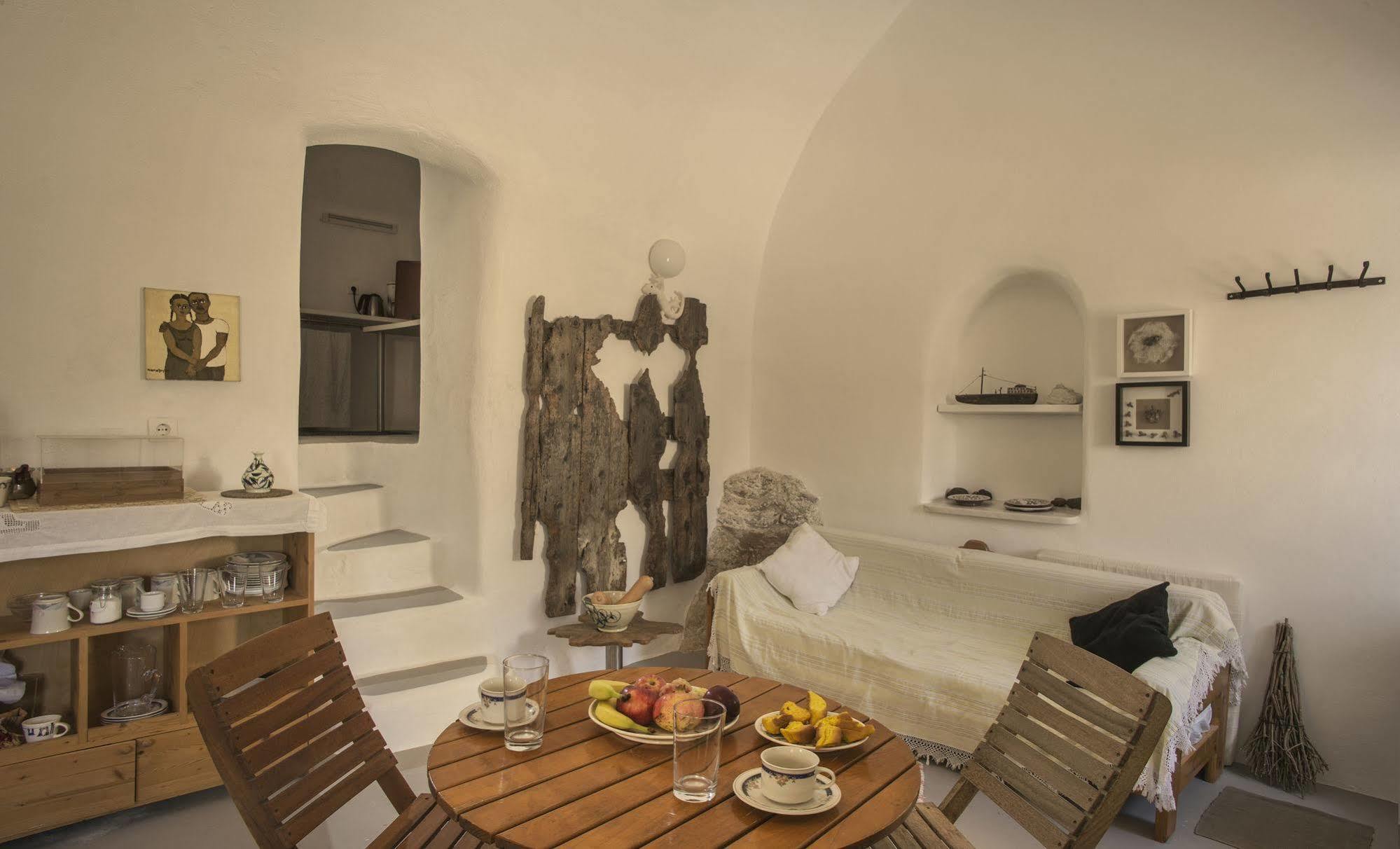 Mesana Traditional Stone * Emporio (Santorini)