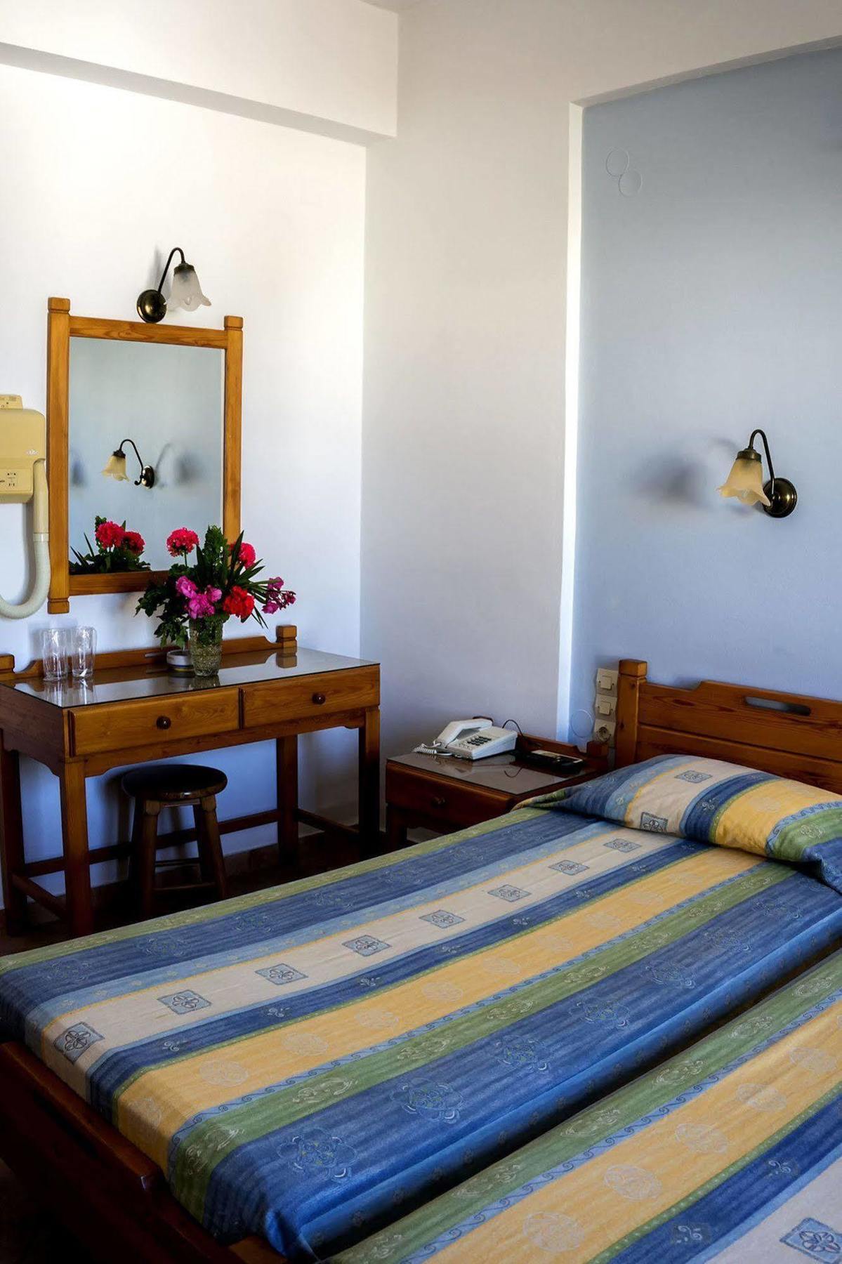 Cyclades Finikas (Syros)