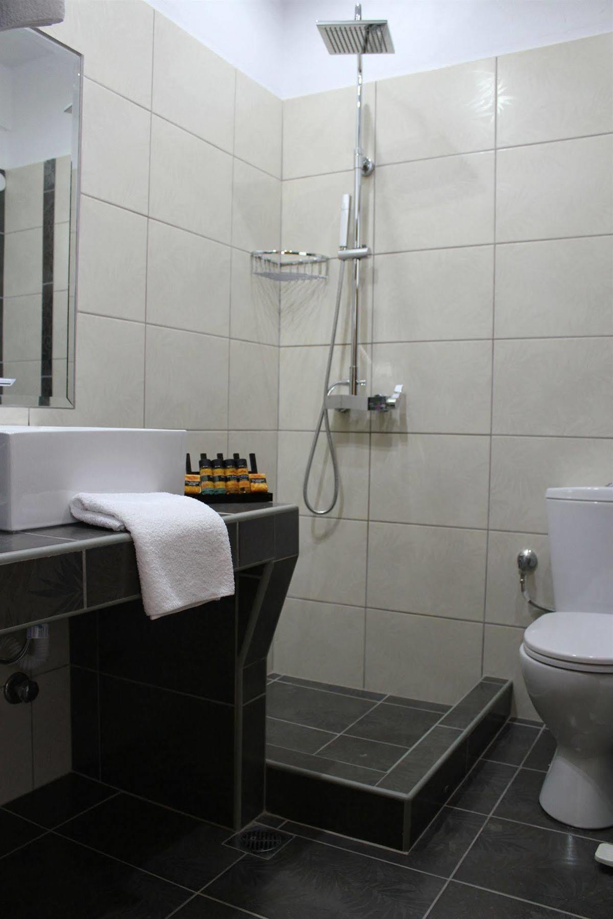 Zeus Hotel 3*