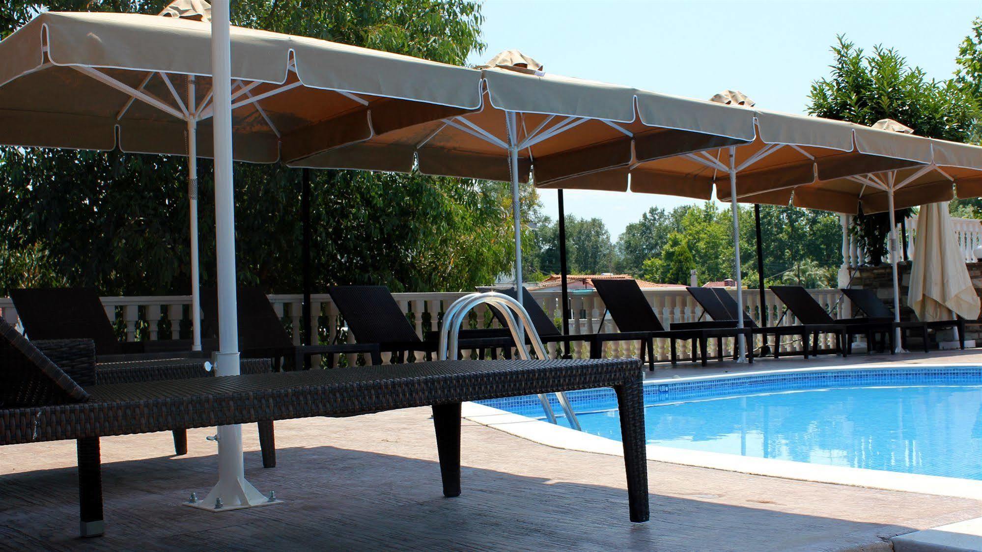 Zeus Hotel 3*