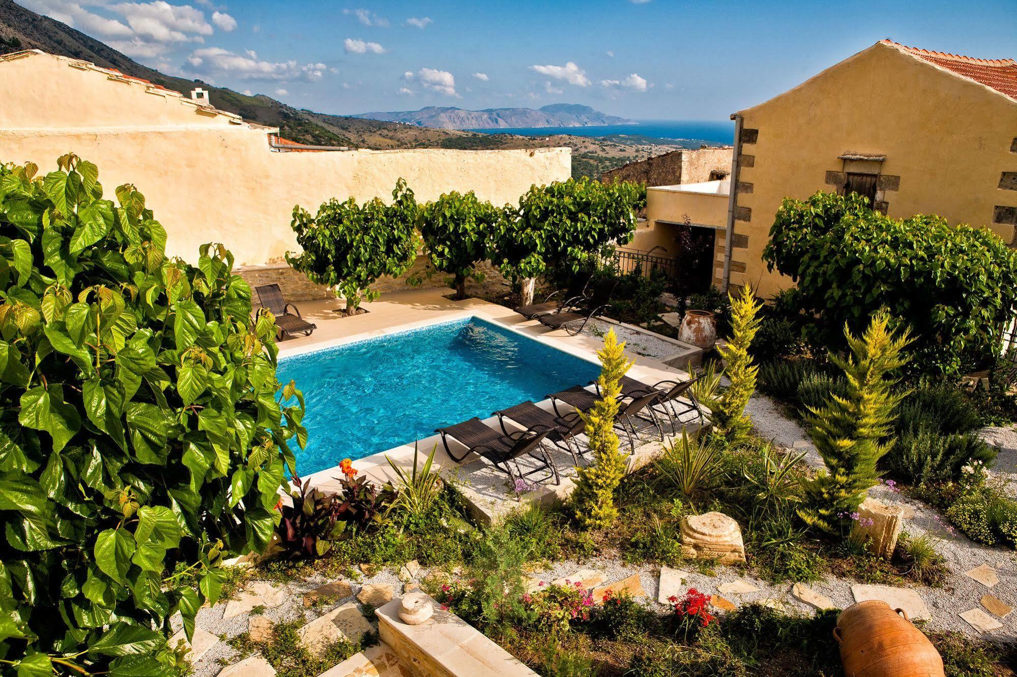 Arcus Suites Hotel 4*