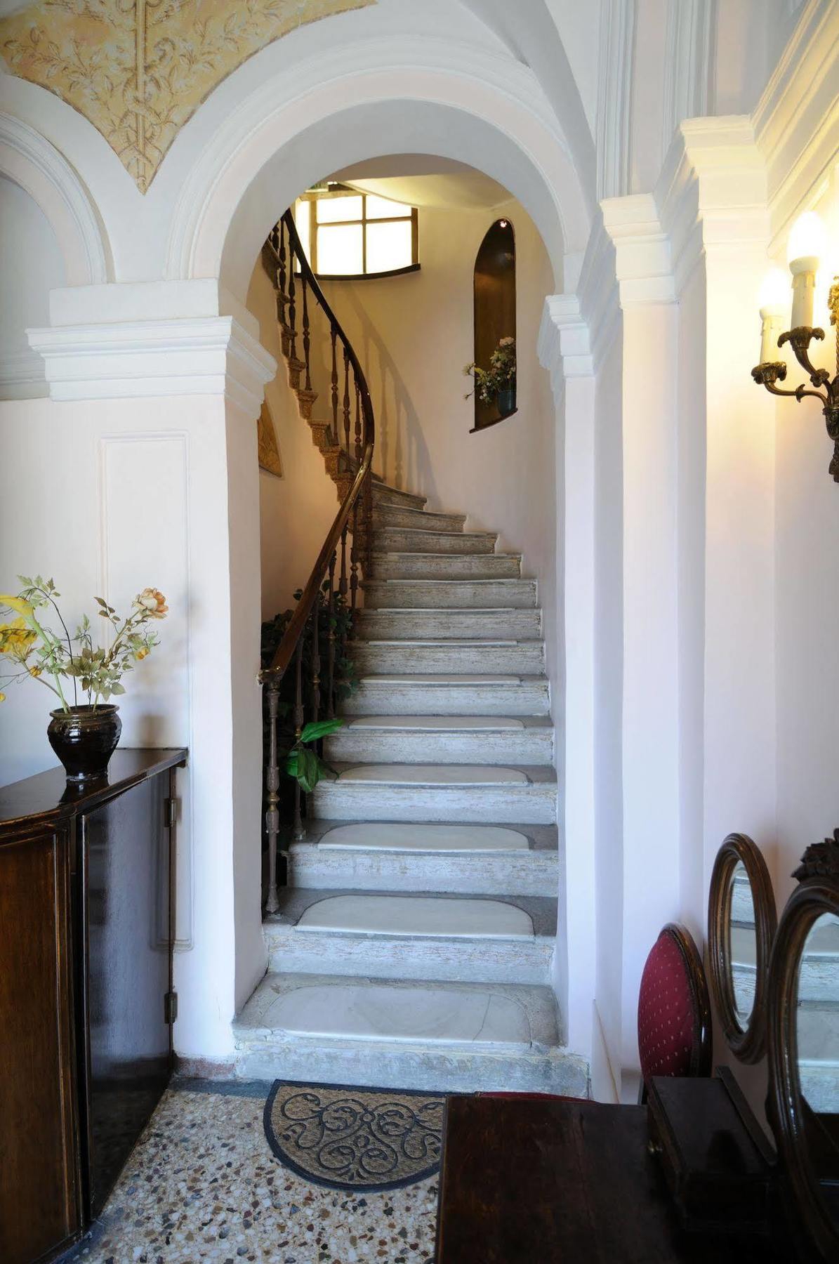 Konstantinoupolis Corfu (city)