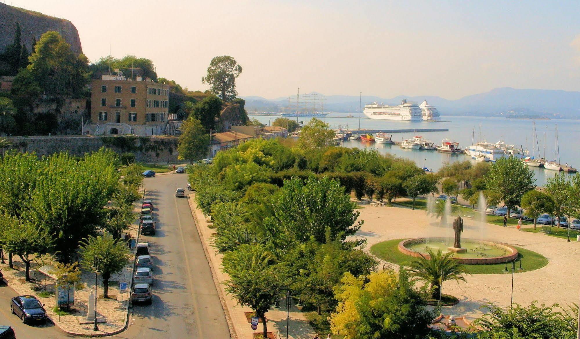 Hotel Konstantinoupolis 2*