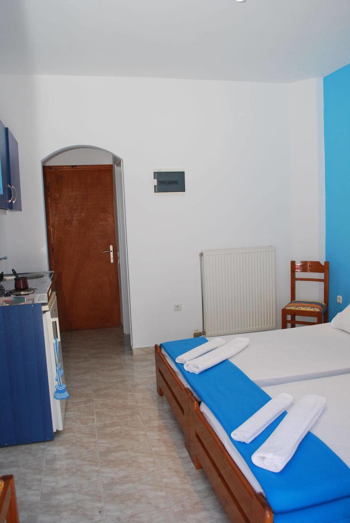 To Steno Kamares (Sifnos)