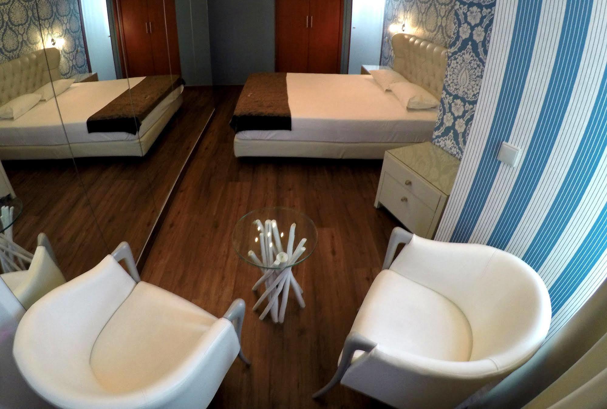 Hotel Carol Piraeus