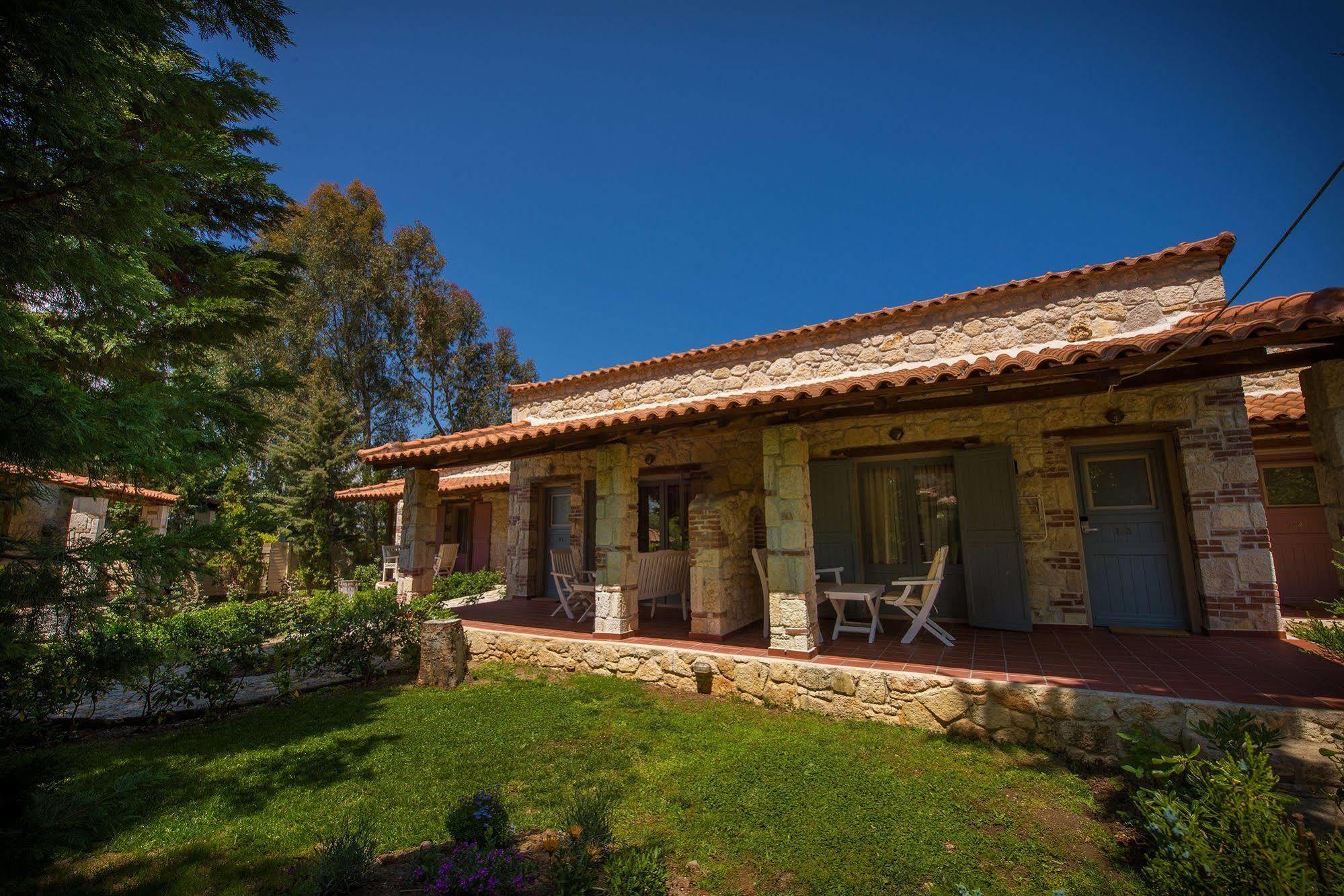 Petrino Eco Village Afytos