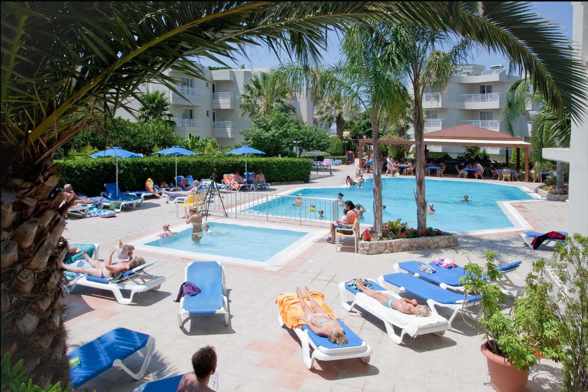 Poseidonia Aparthotel 4*