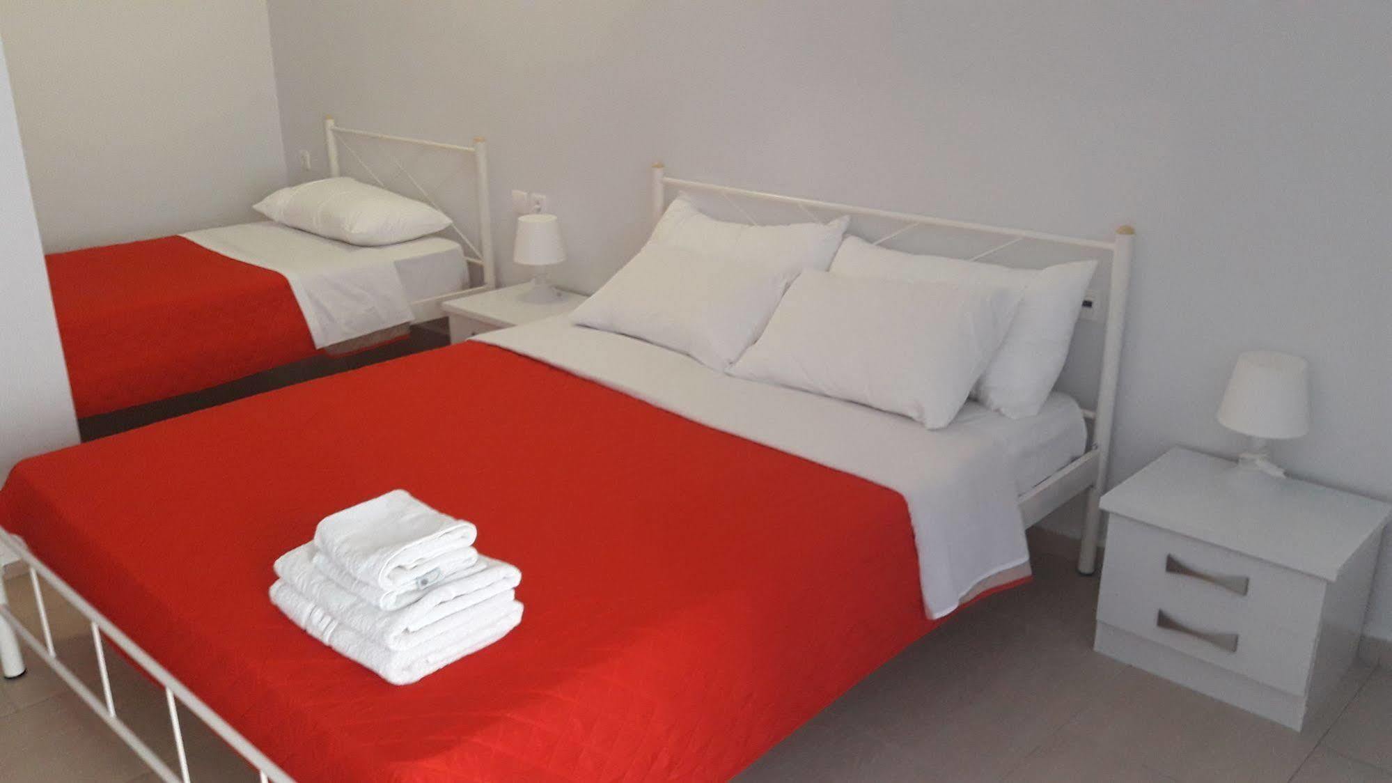 Roussa Center * Fira (Santorini)