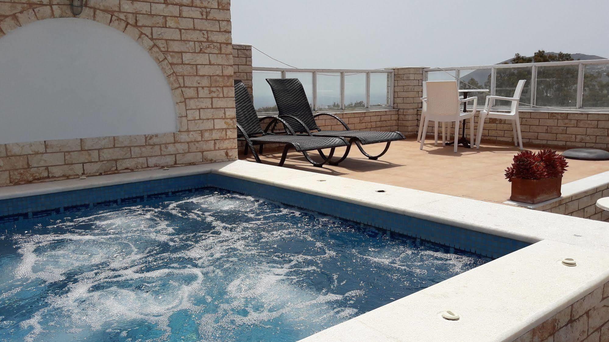 Roussa Center * Fira (Santorini)