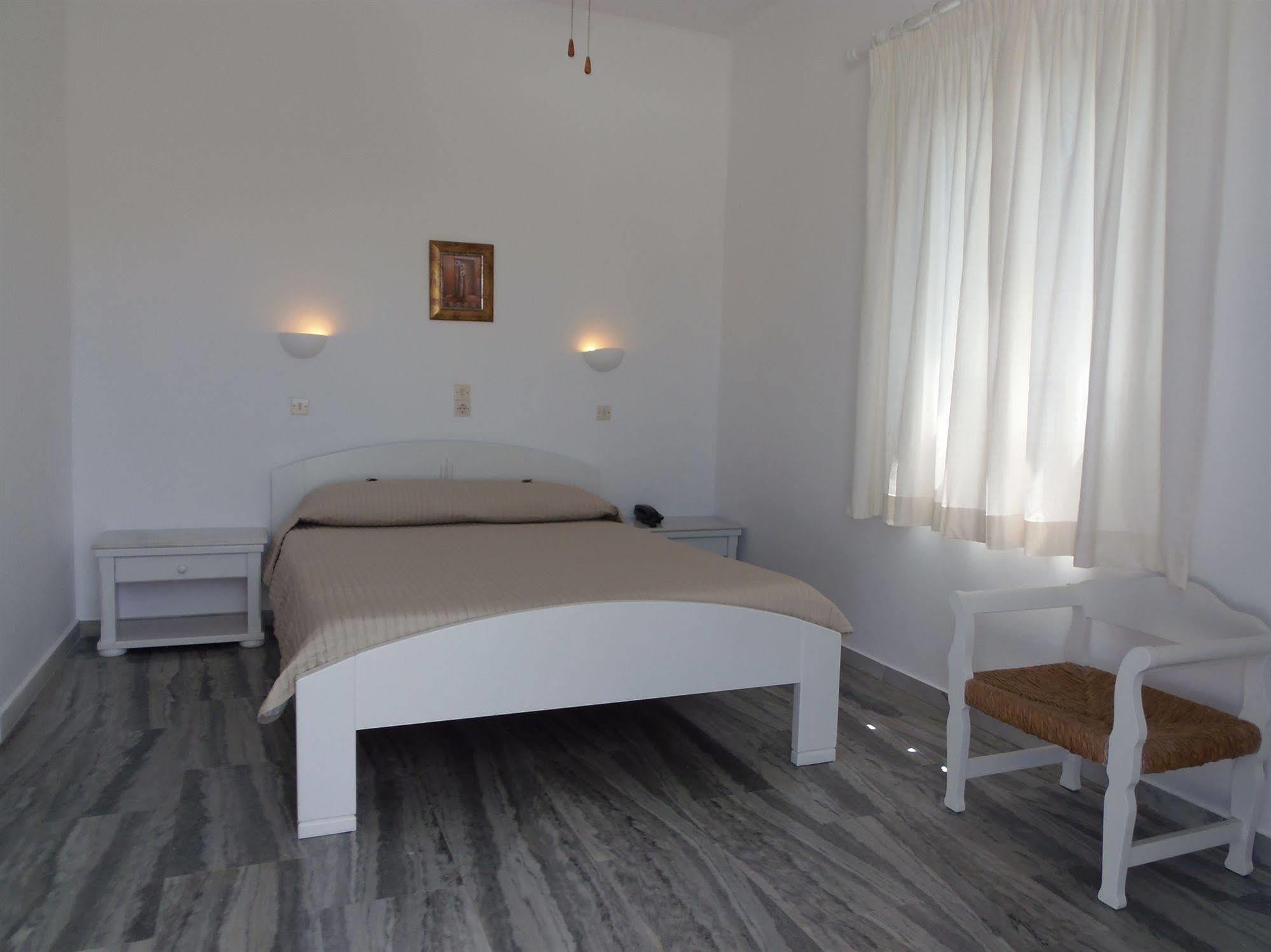 Hotel Manos Naousa (Paros)